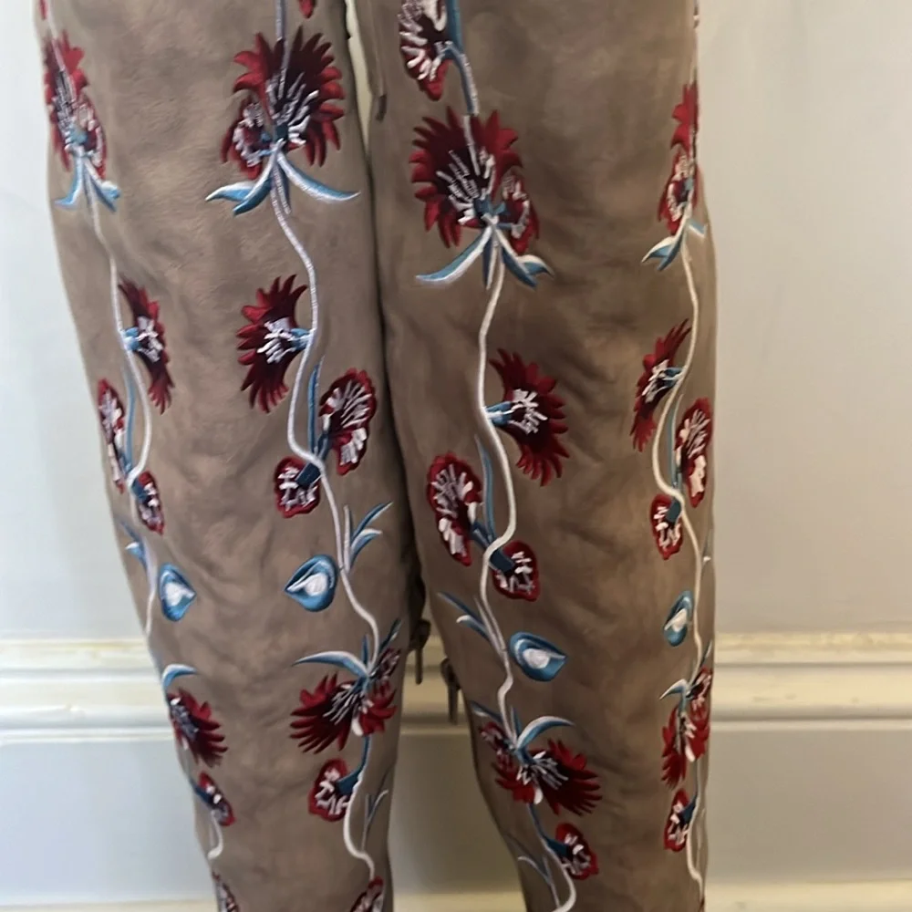 Carlos Santana Alexia boots taupe w/vibrant red,blue & white embroidery Size 6
